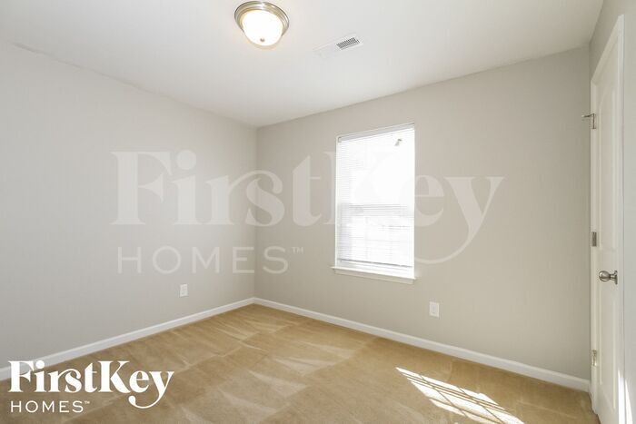 Building Photo - 4295 Kendall Farms Way