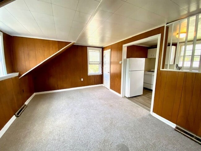 Building Photo - 746 Summit Ave