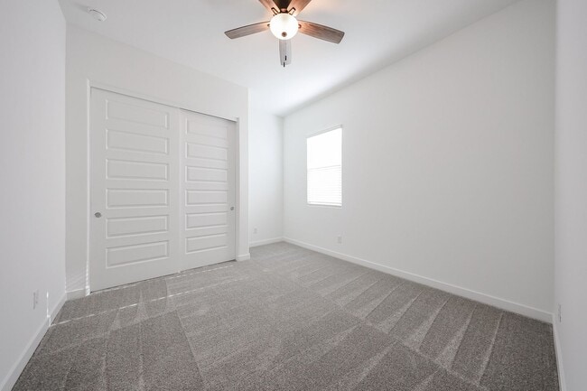 Building Photo - Beautiful 4 bedroom plus den home in Aloravita