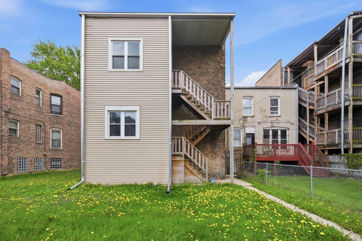Building Photo - 1448 E 69th Pl