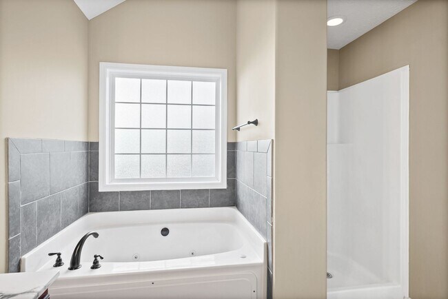 Building Photo - Pet Friendly Four Bedroom!