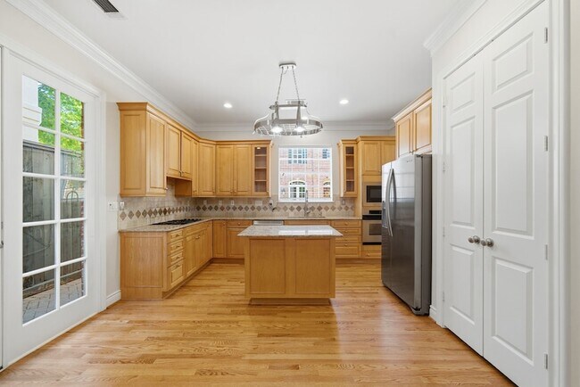 Building Photo - 3243 N Pemberton Cir Dr