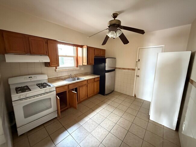 Building Photo - 37 E 49th St