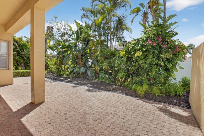 Building Photo - 7032 Vivaldi Ln