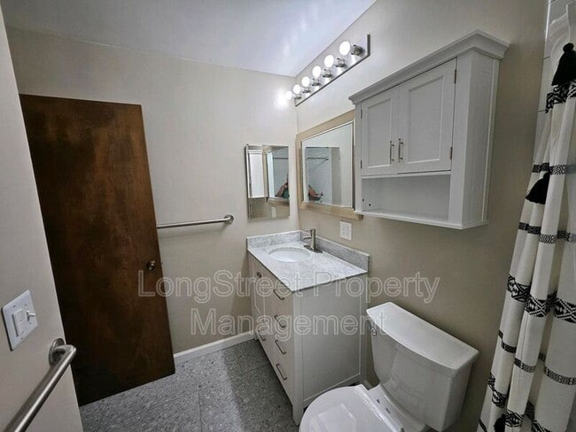 Building Photo - 12612 NE Prescott Dr