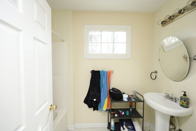 Building Photo - Great home in Chapel Hill!