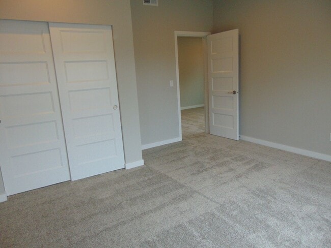 Building Photo - Beautiful 4 Bedroom Contemporary Luxury Ho...