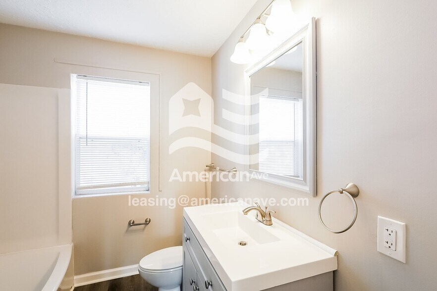 Building Photo - 644 E 34th St