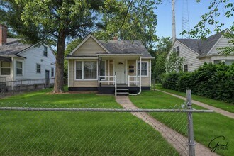 Building Photo - 3 Bedroom - 1 Bath- $1,150.00