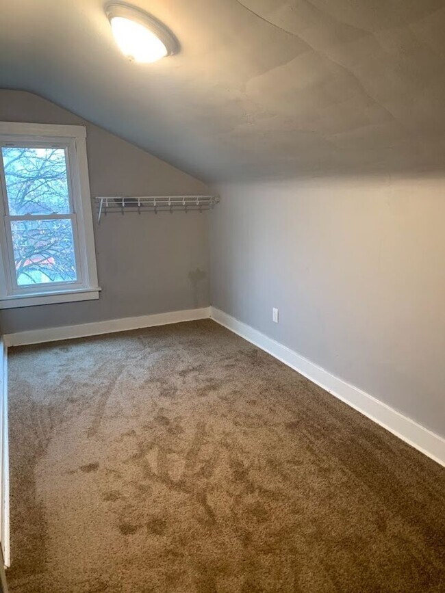 Building Photo - Completely Updated 3 Bed, 1 Bath Home in H...