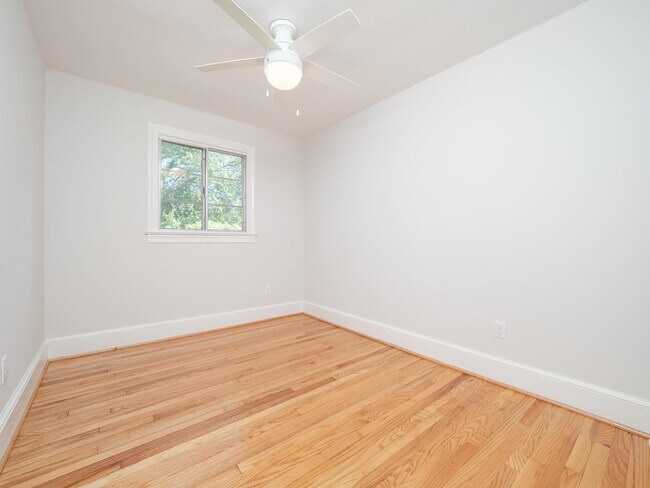 Building Photo - 1105 E Martin St