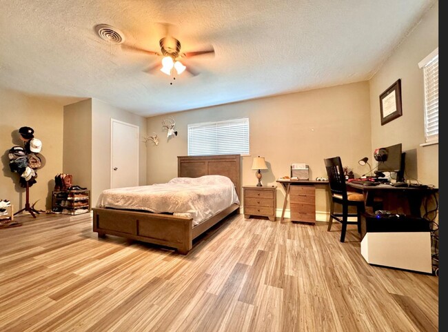 Building Photo - PRE- LEASING for 4 bed 2 bath near Lubbock...