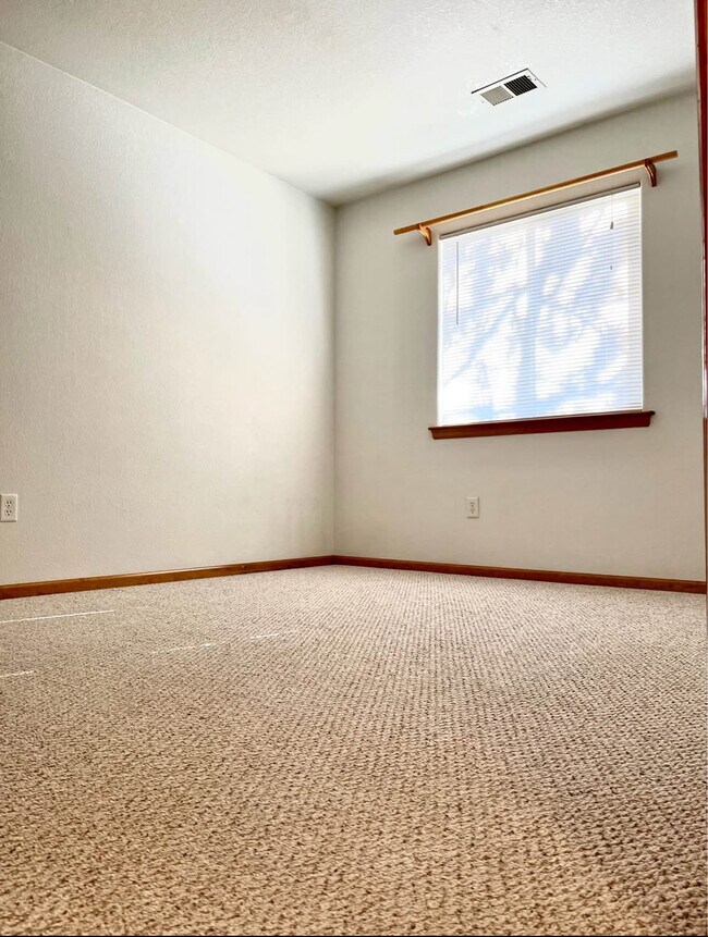 Building Photo - 1010 Winona Cir