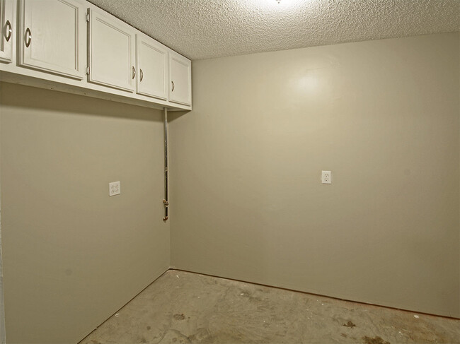 Building Photo - 4 Bed, 3 Bath. In Cordova Near Rockcreek P...
