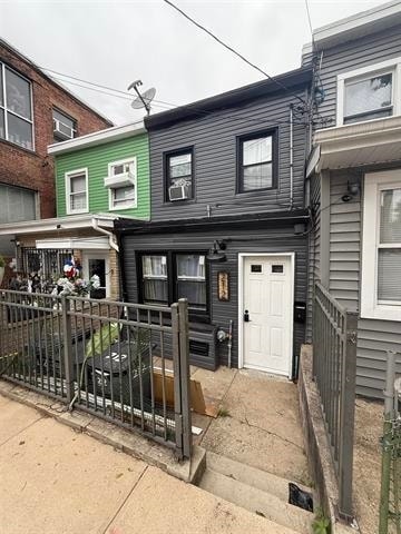 Building Photo - 212 19th St