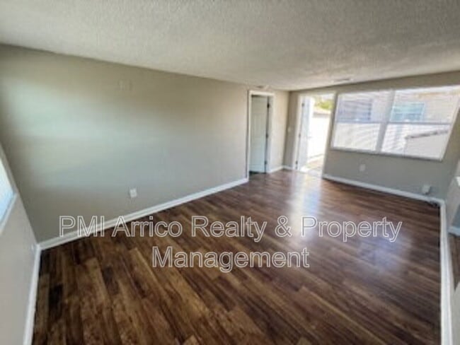 Building Photo - 2723 W State St