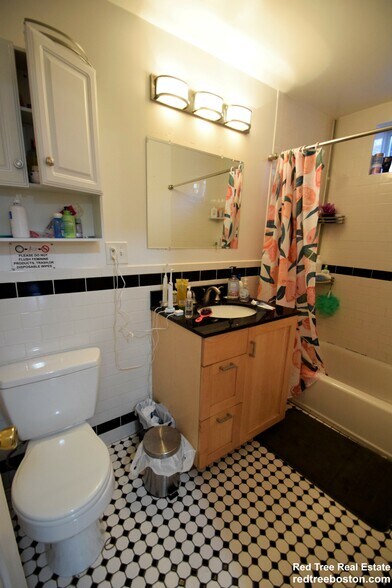 Building Photo - 11 Saint Lukes Rd