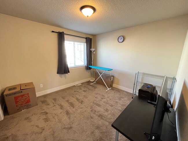 Building Photo - Lovely 3 Bed + 2.5 Bath in Bethany Creek F...