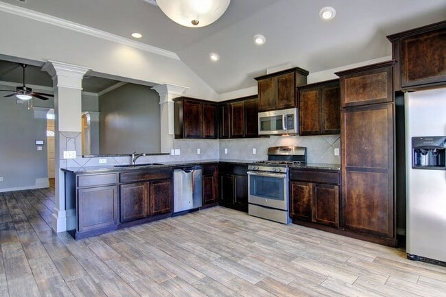 Building Photo - 3021 Cantabria St