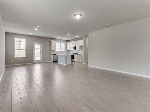 Building Photo - 920 Ravenwood Ln