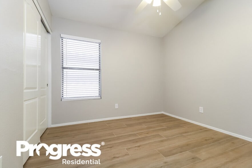 Building Photo - 15415 W Lea Ln