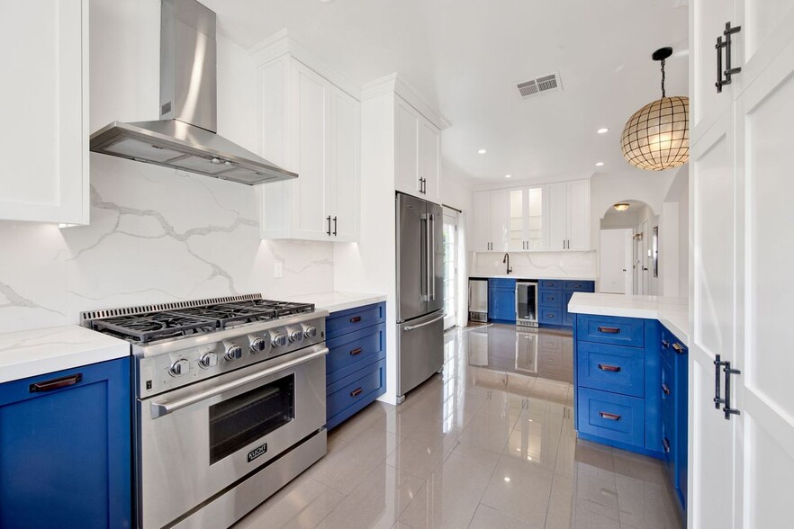 Primary Photo - 552 N Madison Ave
