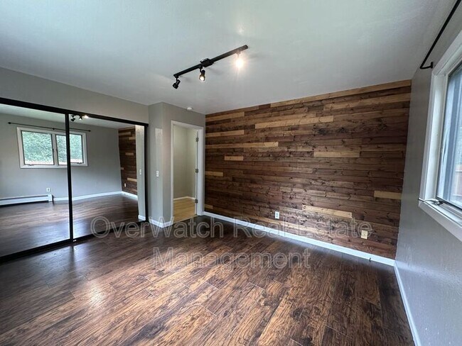 Building Photo - 6121 De Armoun Rd