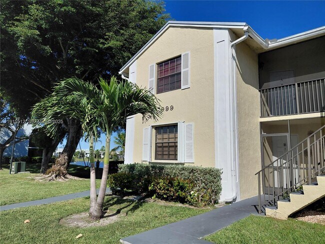 Building Photo - 999 Hamilton Dr