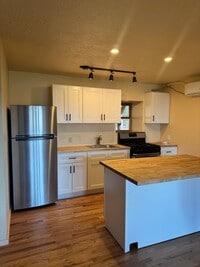 Building Photo - Sandia Haven