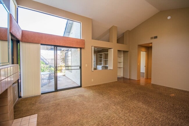 Building Photo - Beautiful Single Level Home with Great Nat...