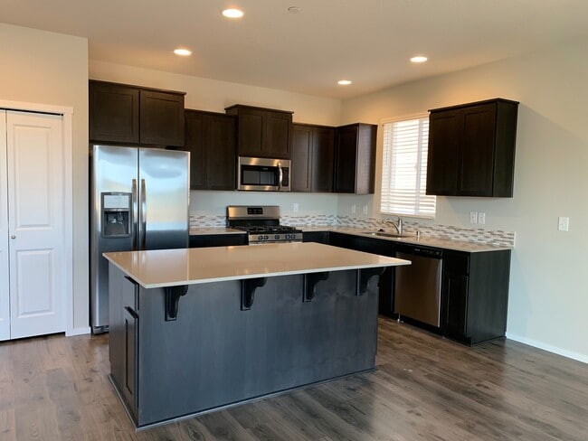 Building Photo - Beautiful 4 Bedroom 2.5 Bath Home Located In A Beautiful Master Planned Community in Camas! Top R...