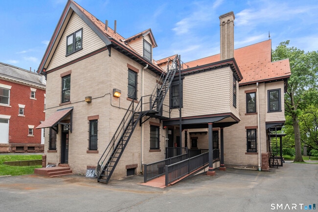 Building Photo - 360 Farmington Ave