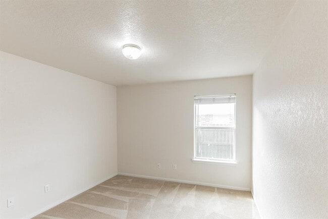 Building Photo - 319 Cedar Ridge Dr