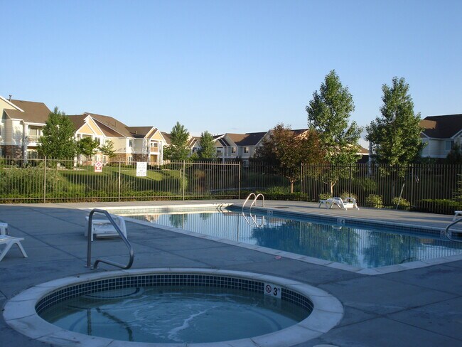pool and hot tub - 4815 Hahns Peak Dr