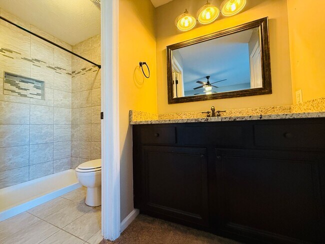 Building Photo - Middle Creek