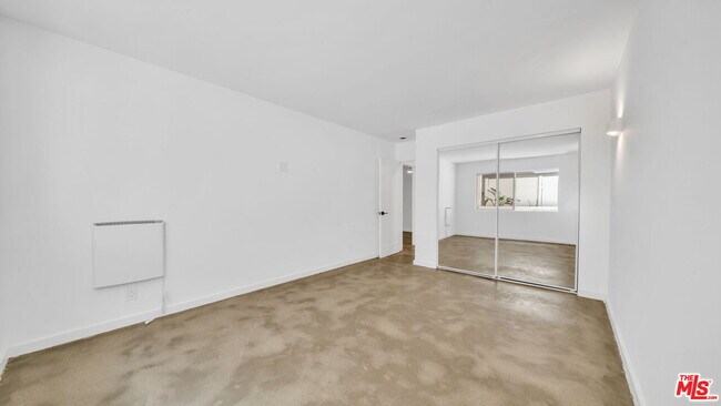 Building Photo - 621 San Vicente Blvd