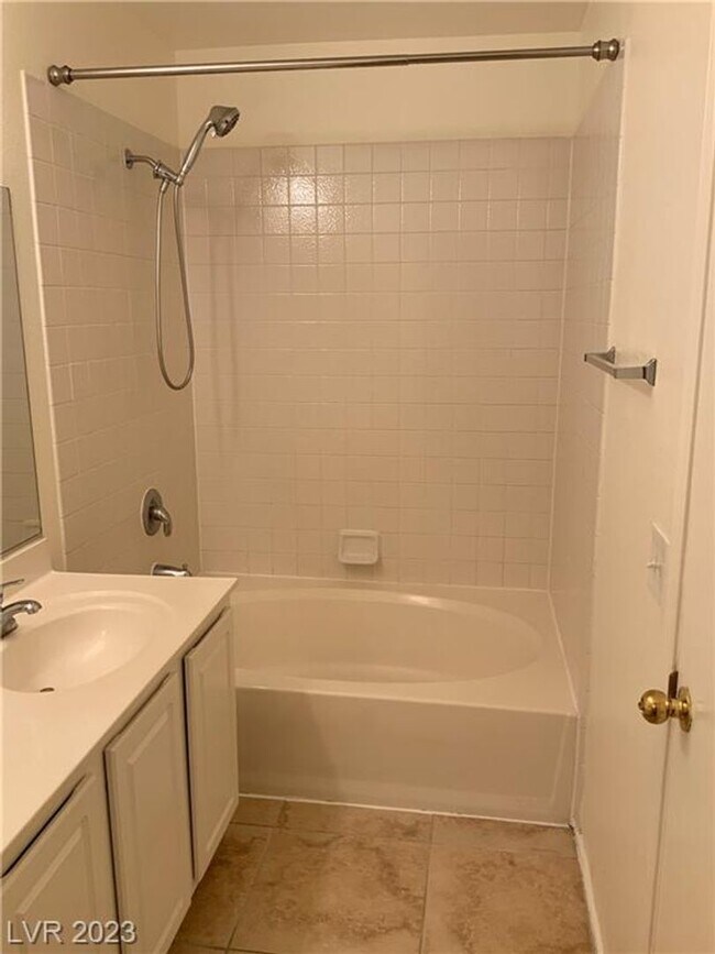 Building Photo - CHARMING SPLIT LEVEL HOME. FEATURING OPEN FAMILY ROOM