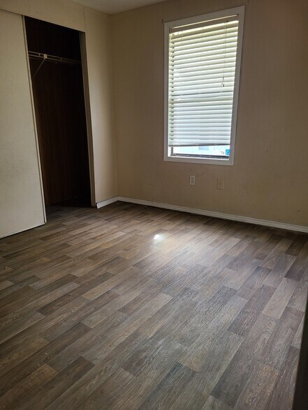 Building Photo - 5318 Dianthus St