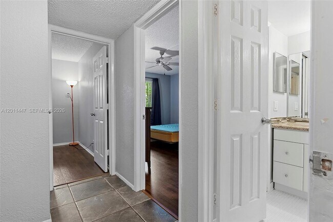 Building Photo - 3083 N Oakland Forest Dr