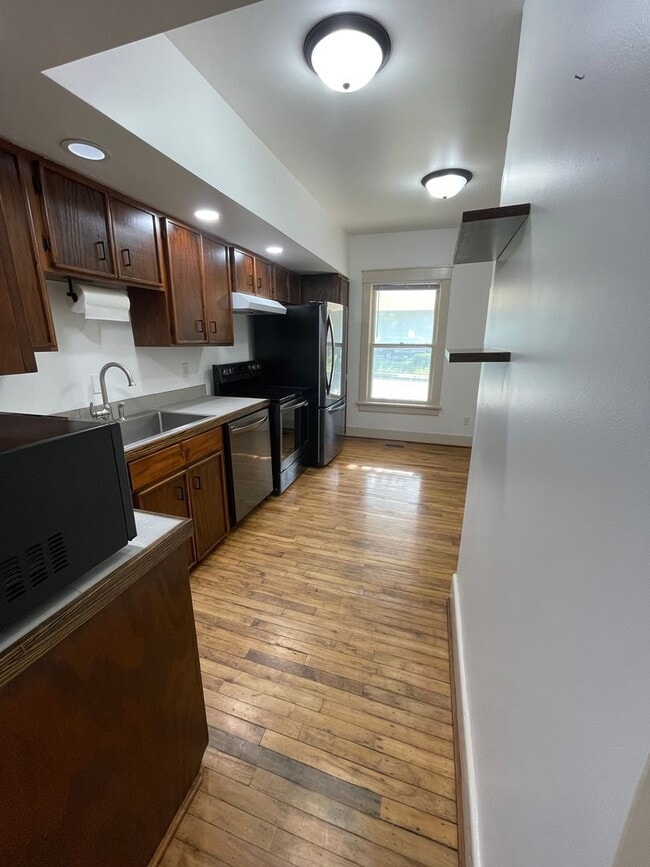 Building Photo - New Appliances + HUGE Fenced Backyard