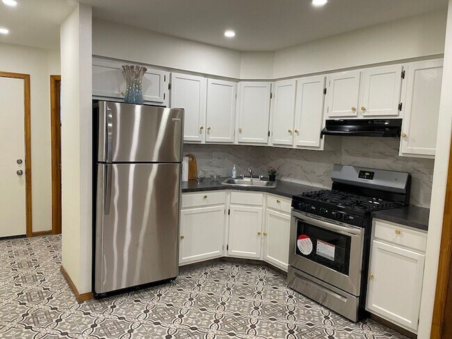 Building Photo - 1432 W Venango St