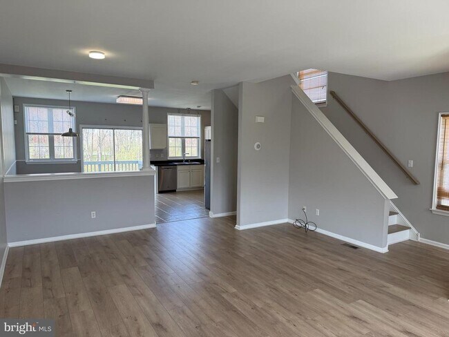 Building Photo - 25 Shawn Ln