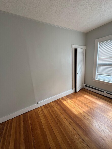 Building Photo - 195 Edgewood St