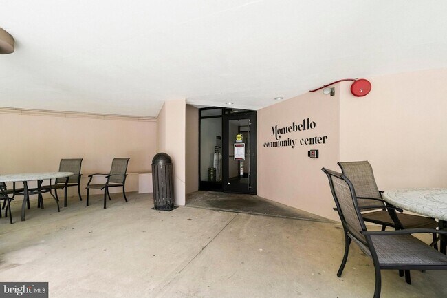 Building Photo - 5904 Mt Eagle Dr