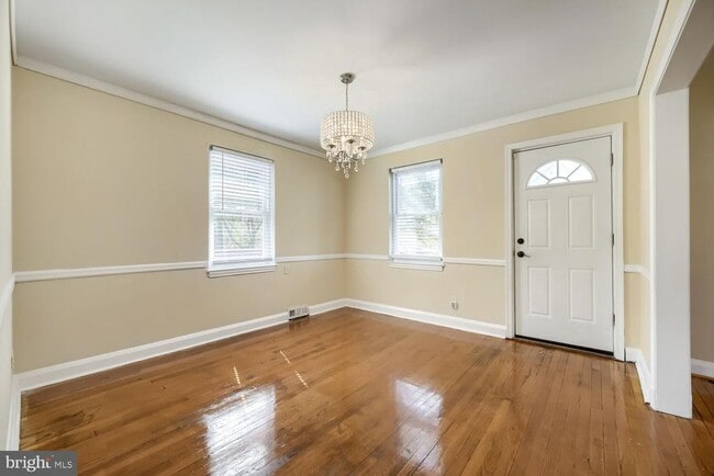 Building Photo - 6609 Fairdel Ave