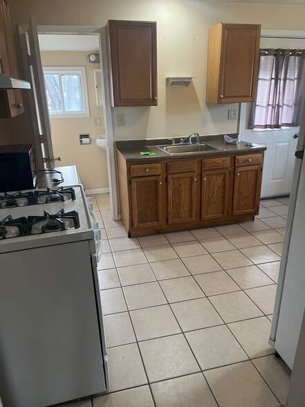 Building Photo - 183 Mayock St