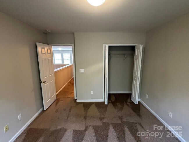 Building Photo - 2184 Winthrop Chase Dr