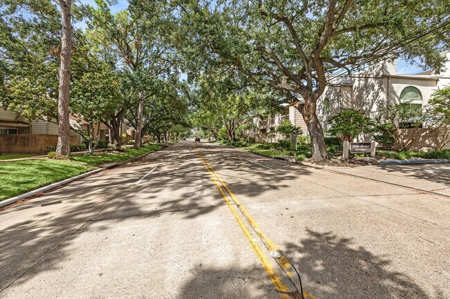 Building Photo - 2125 Augusta Dr