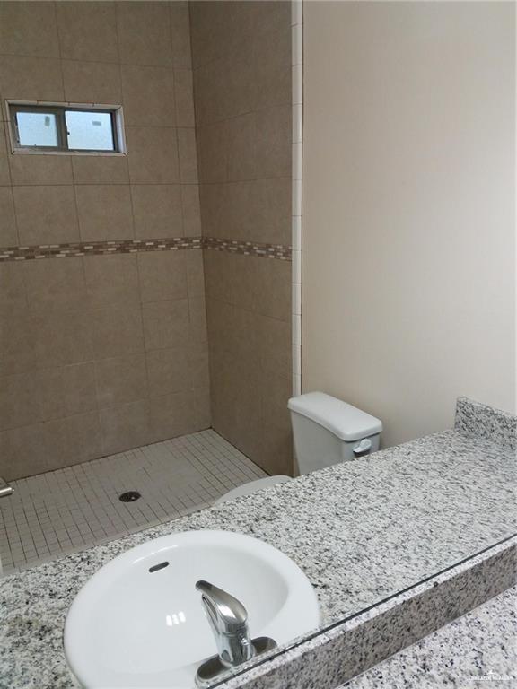 Building Photo - 5 Howard Dr