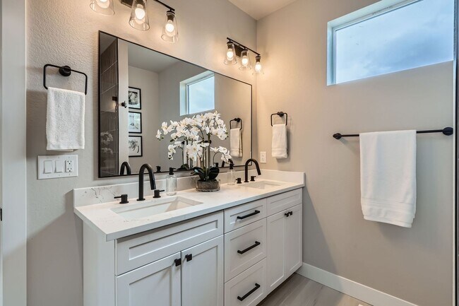 Building Photo - **First Month Rent Is Free** New Construction Half Duplex in Lakewood (close to Belmar) - 6 Bed 3...